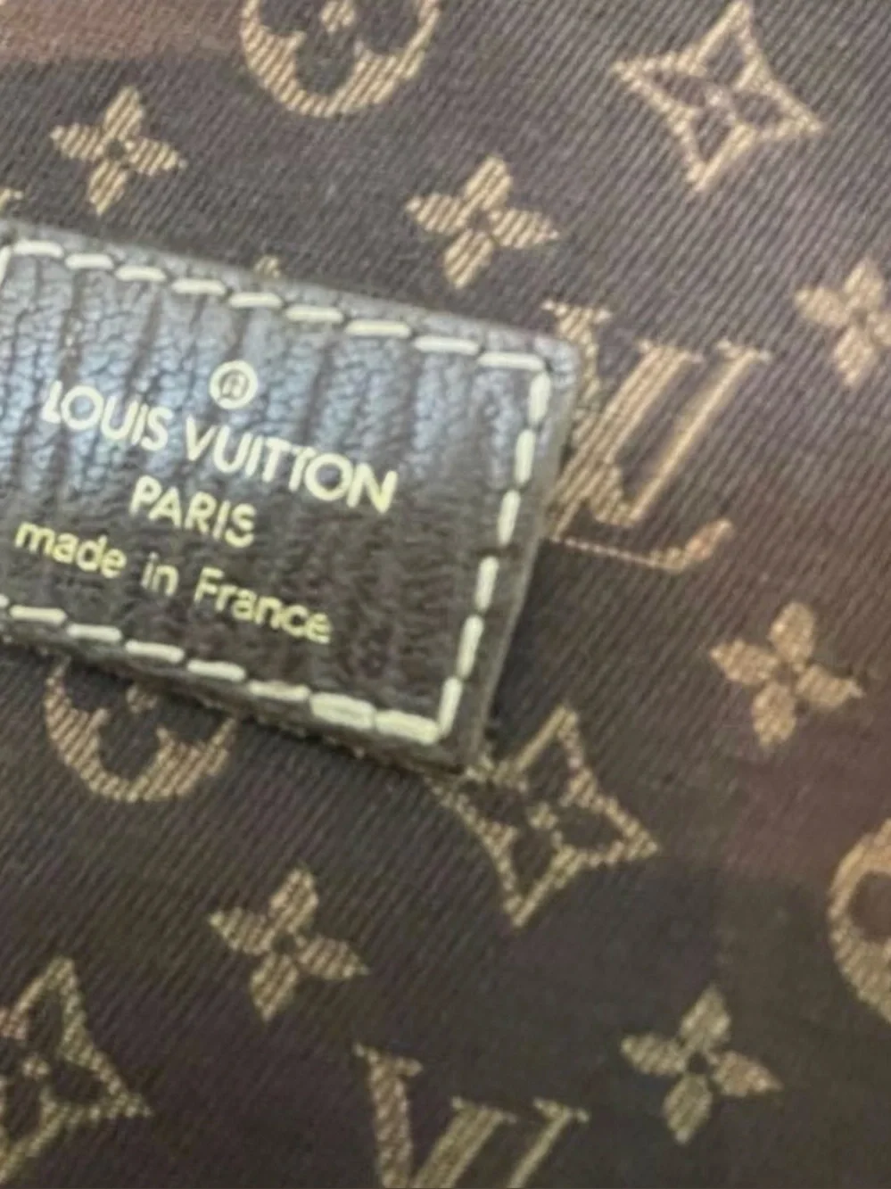 Louis Vuitton Ebene Saumur 25